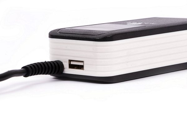 Naceb Technology NA-013 adaptador e inversor de corriente Auto 90 W Negro, Blanco - Imagen 2