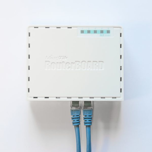 Mikrotik RB750GR3 enrutador Gigabit Ethernet Turquesa, Blanco - Imagen 4