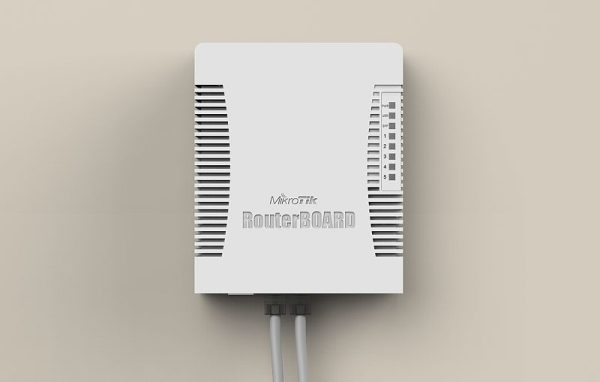 Mikrotik hEX PoE enrutador Blanco - Imagen 3