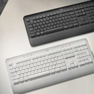 Logitech 920-010910 teclado Oficina RF Wireless + Bluetooth QWERTY Inglés Grafito