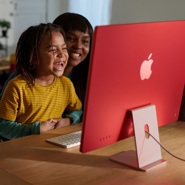 Apple iMac Apple M M3 59.7 cm (23.5") 4480 x 2520 Pixeles PC todo en uno 8 GB 256 GB SSD macOS Sonoma Wi-Fi 6E (802.11ax) Azul - Imagen 4